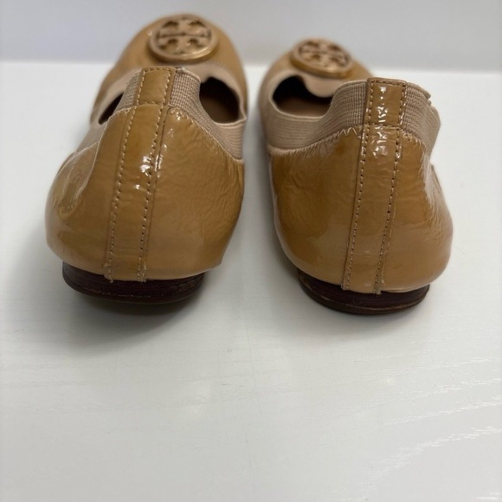 Tory Burch Ballet Flats Womens Size 7 Beige Tan With Gold Logo Medallion - Picture 3 of 15
